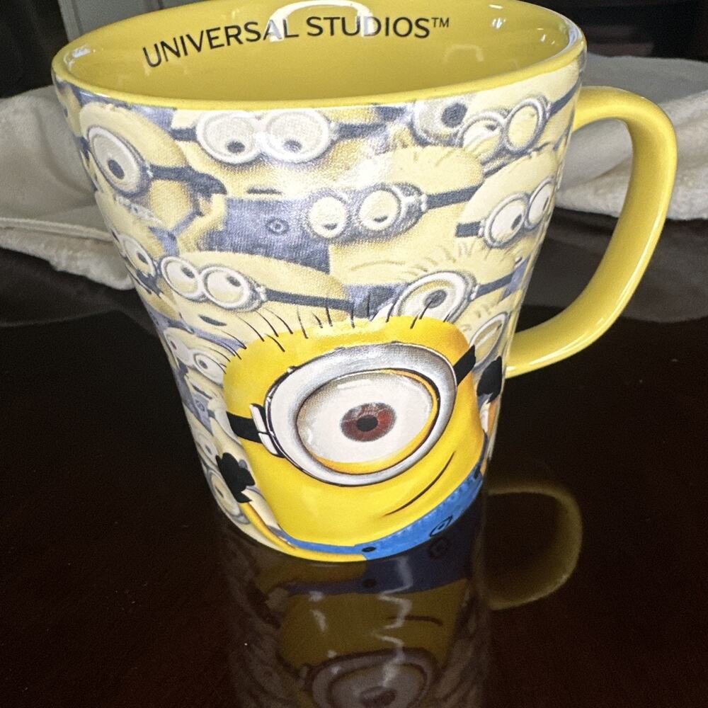 Despicable Me Coffee Cup Mug Universal Studios‎ Minion Mayhem Yellow 3D Design